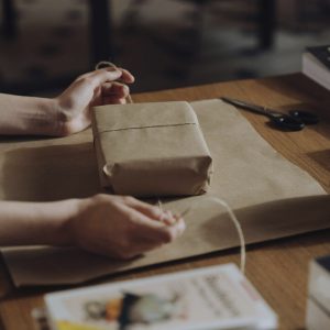 Papel clupack - Wisina. Firmeza excepcional para artes gráficas y empaques. Optimiza tus creaciones con nuestro papel de alta definición y durabilidad.